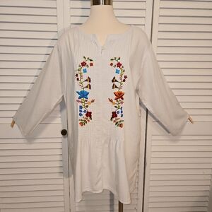 100% Cotton Floral Embroidered White Tunic Handmade in Guatemala